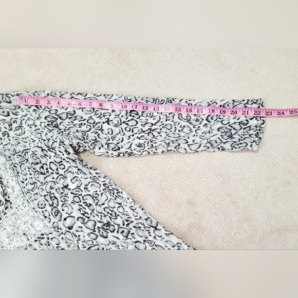 Chico’s Woman 100% Silk Animal Print Tunic Top Size 1 Large Beaded Embellished - Picture 11 of 14